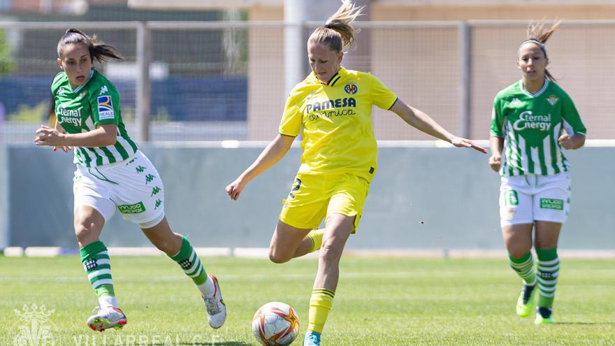 El Villarreal femenino brilla en su despedida en casa con un doblete de Salma (2-0)