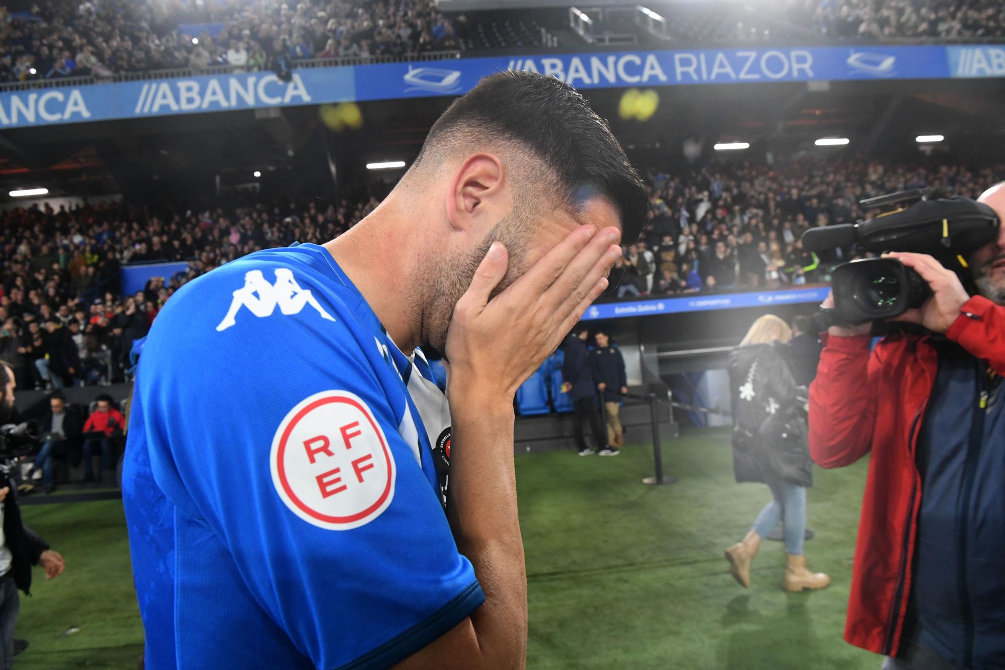 Riazor aclama a Lucas Pérez en su presentación