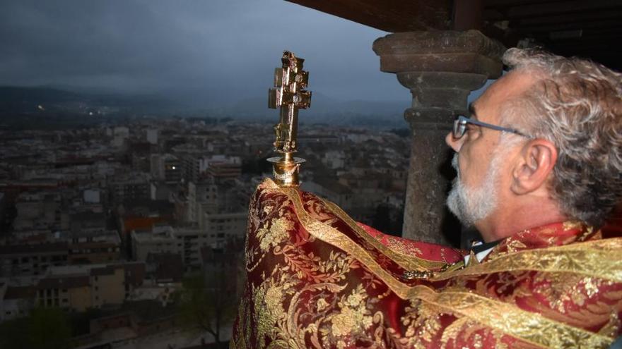 La sala del conjuro de la Basílica de Caravaca ha acogido hoy la bendición