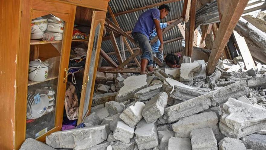 Un seísmo en Indonesia causa al menos 14 muertos y deja 162 personas heridas