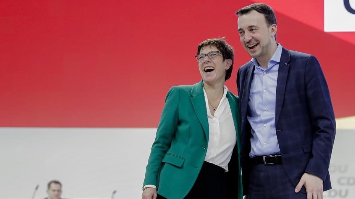 Annegret Kramp-Karrenbauer (AKK) y Paul Ziemiak, en Hamburgo.