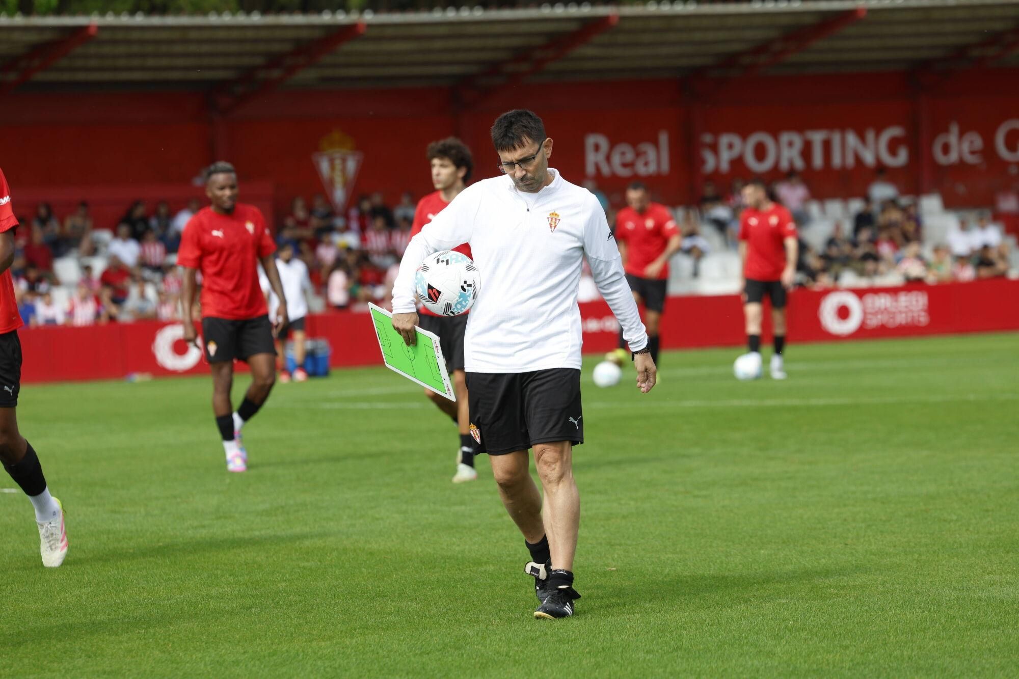 EN IMÁGENES: Segundo entrenamiento del Sporting, con público en Mareo