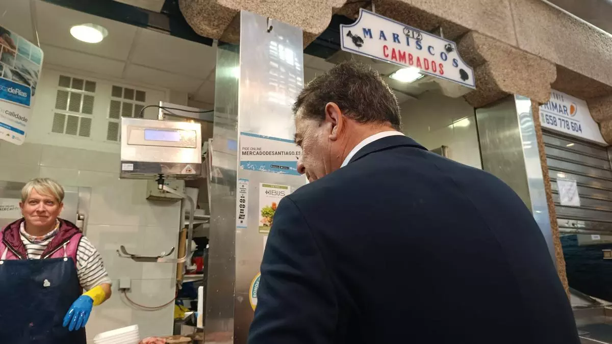 Besteiro pone fin a la campaña en Santiago asegurando que habrá “más empleo, derechos y ambición de país” si hay cambio el 18-F