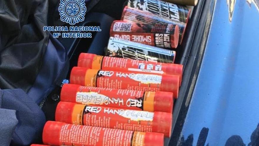 Material pirotécnico incautado por la Policía Nacional a los radicales.