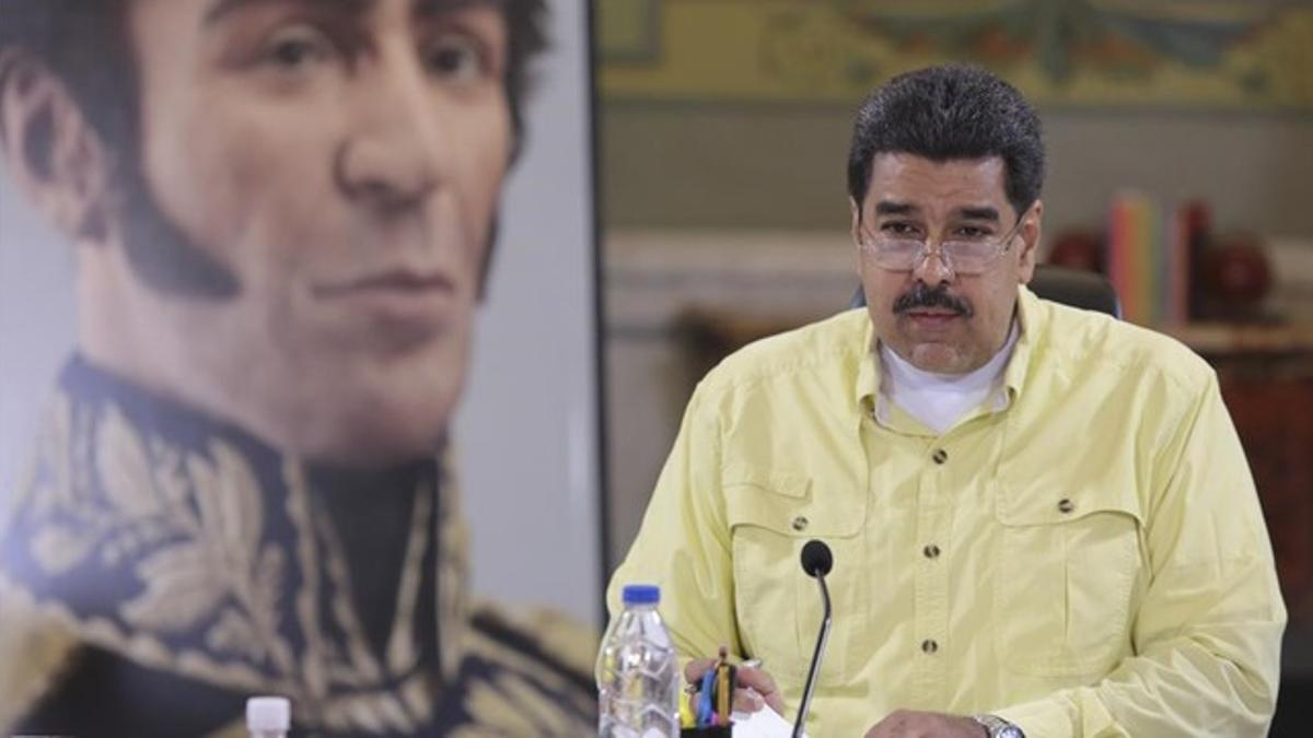 Nicolas Maduro se dirige a sus ministros en el Palacio de Miraflores