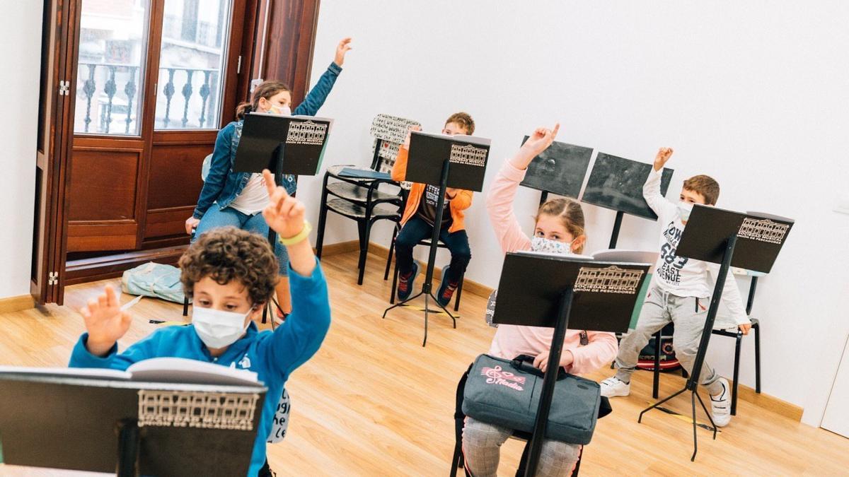 Un total de 710 alumnos de las escuelas de música valencianas se benefician de los 300.000€ de las becas Bankia