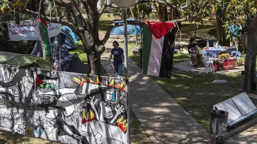 La acampada propalestina en el campus de Blasco Ibáñez de la UV ha cumplido ya una semana.