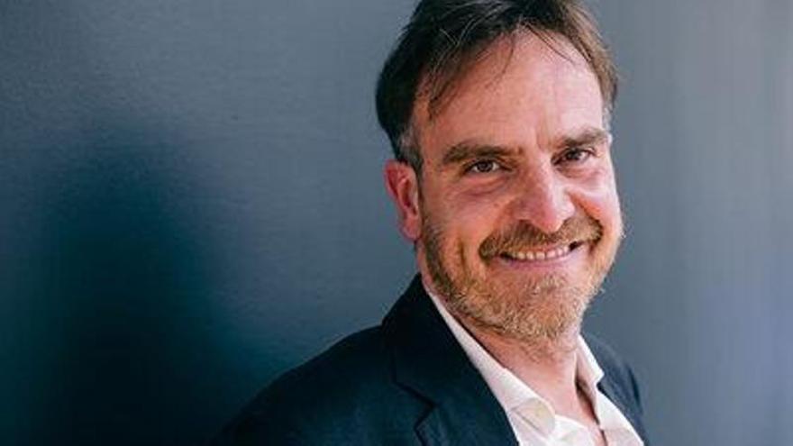 Francesco Casolo, escritor: "La impunidad del poder financiero es brutal"