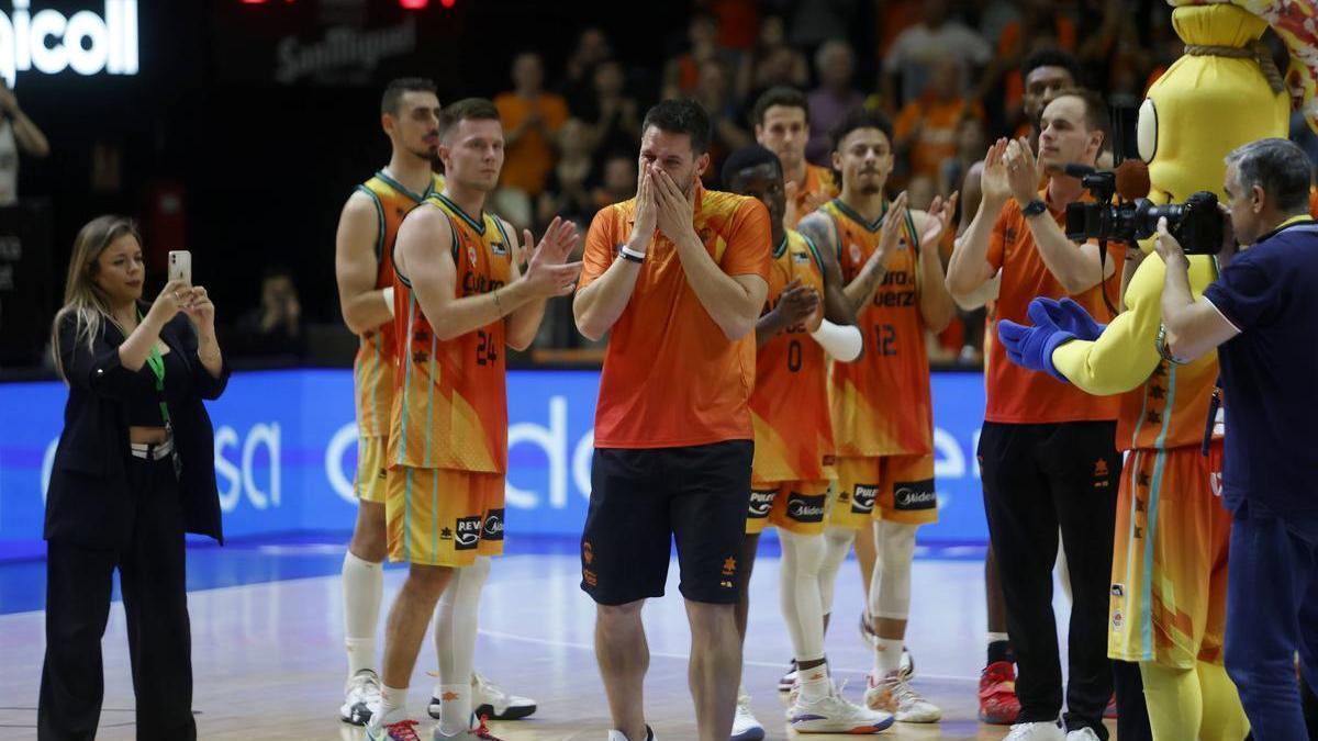 Sam Van Rossom, entre lágrimas tras el último partido del Valencia Basket ante el Barcelona
