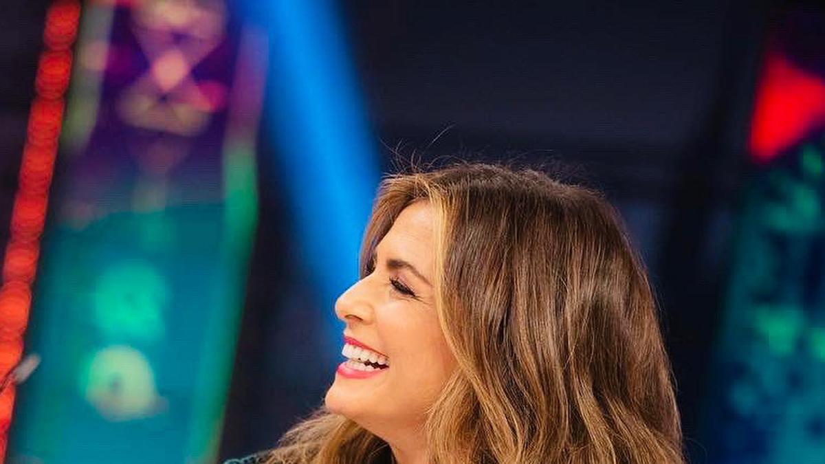 Nuria Roca con traje de terciopelo en 'El Hormiguero'