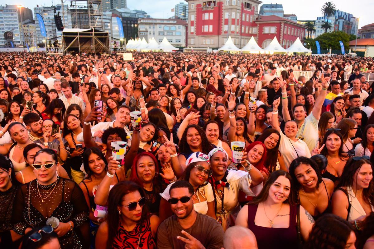 El rey y el príncipe de la bachata enamoraron a 14.000 fans en el muelle de Batería