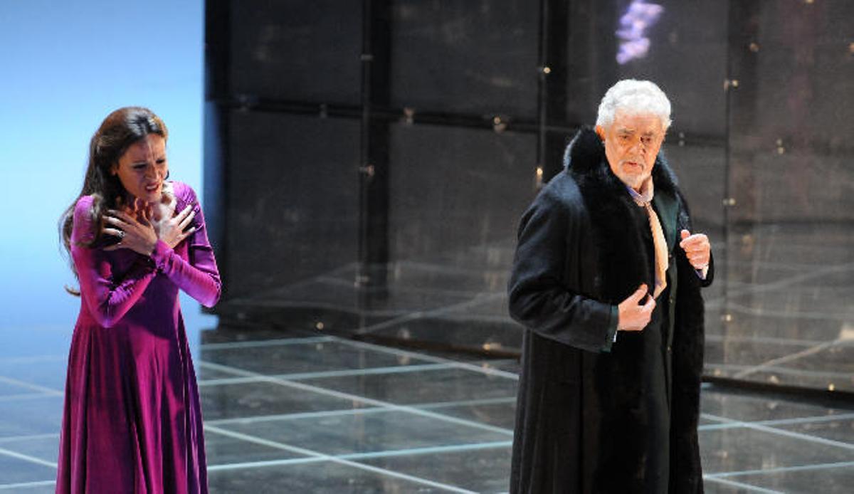 Distintas imágenes con momentos del debut de Davinia Rodríguez, ayer, en el Liceu de Barcelona, junto a Plácido Domingo.