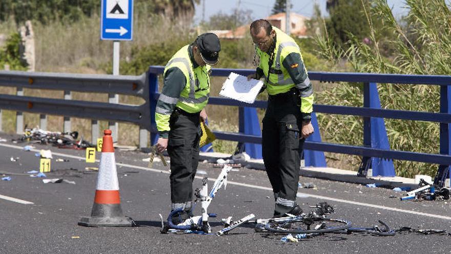 Una conductora ebria mata en Valencia a dos ciclistas y deja a otros tres graves