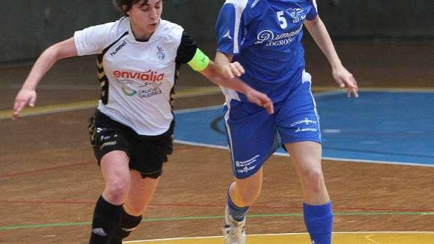 La capitana del Ponte, Marta, pugna con una rival. // I.Osorio