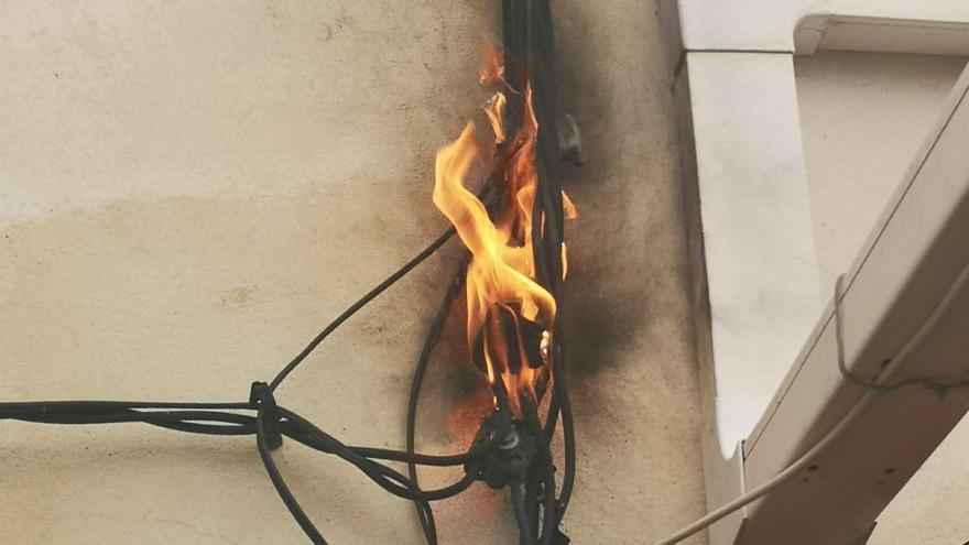 Los cables eléctricos comenzaron a arder: quince días sin luz en Galilea