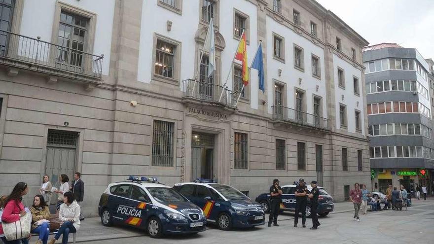 Sede la Audiencia Provincial de Pontevedra, donde se celebrará el juicio. // Rafa Vázquez