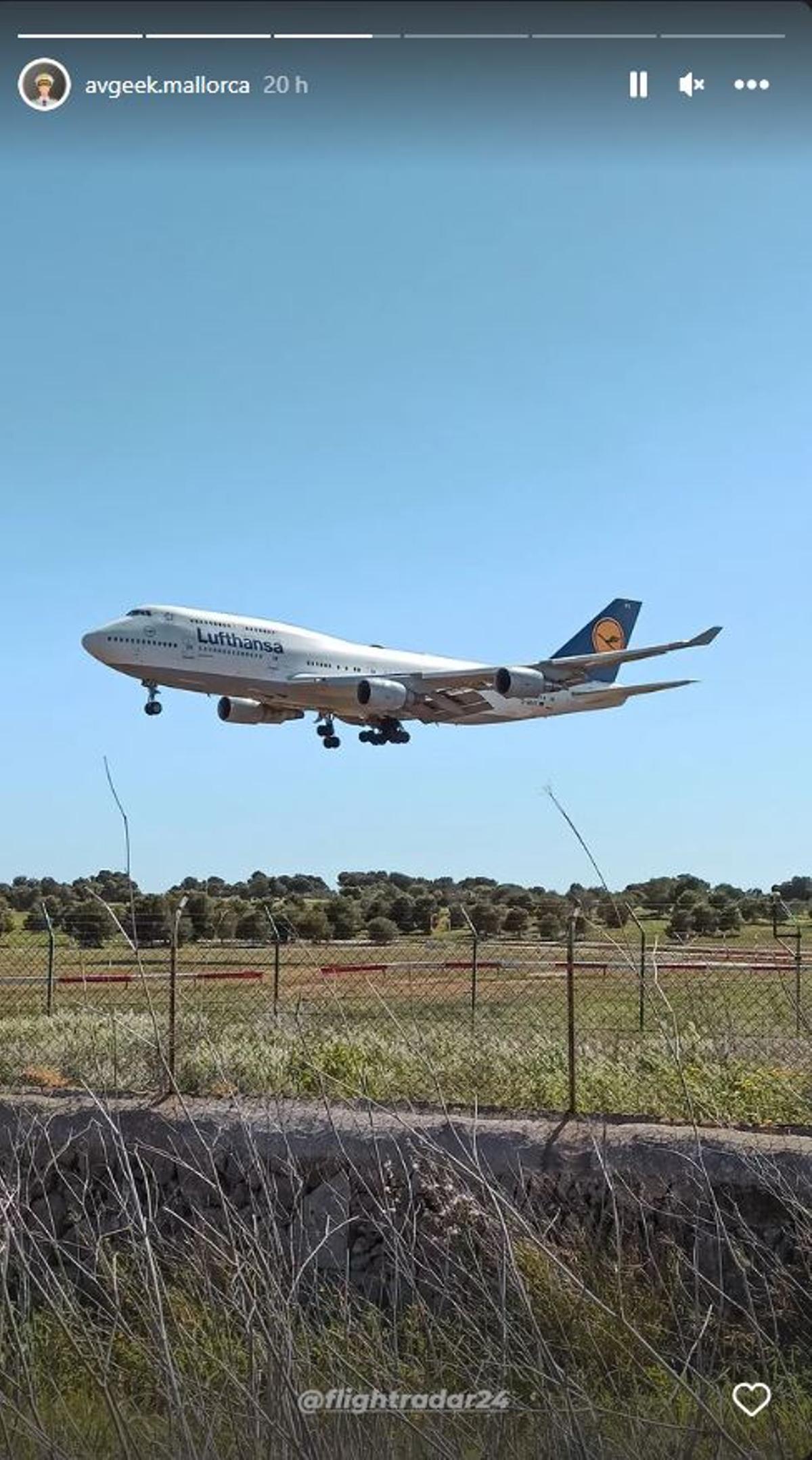 Imagen del 747 de Lufthansa aterrizando ayer en el aeropuerto de Palma