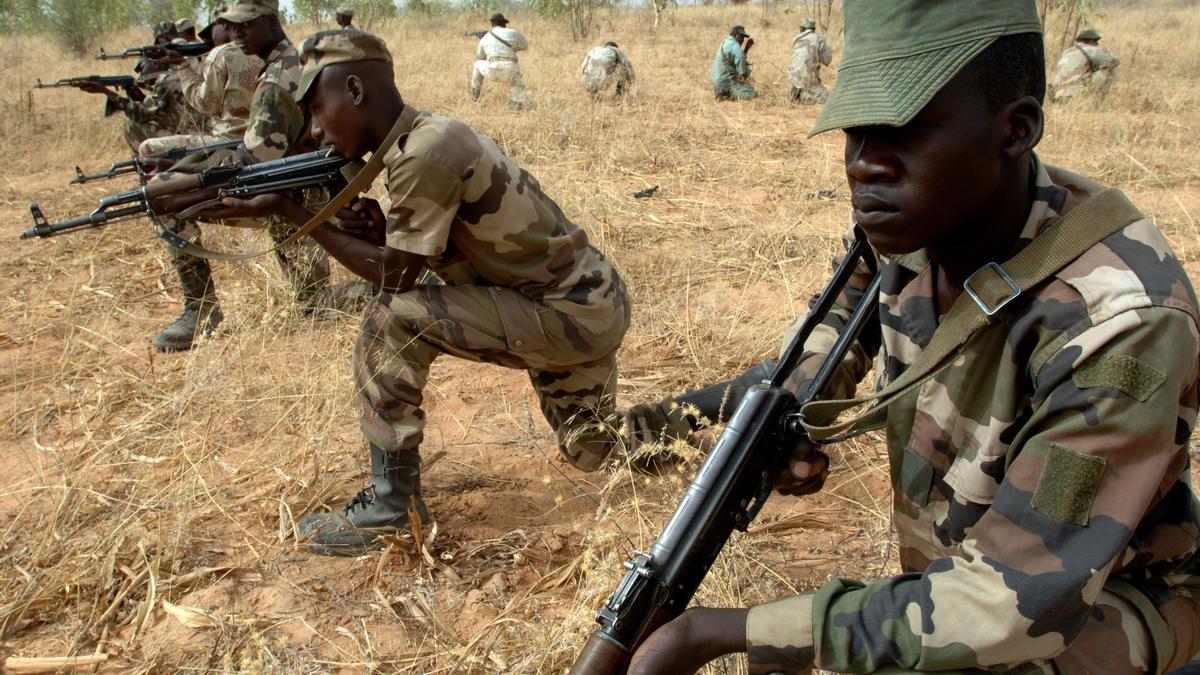 Militares de Níger en sesión de entrenamiento.