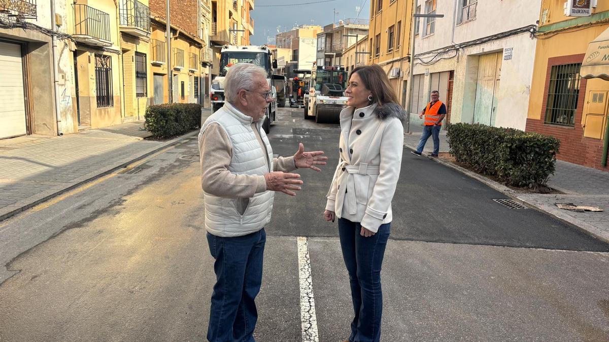La alcaldesa, María Tormo; y el concejal de Servicios Públicos, José Martínez, han visitado las obras.