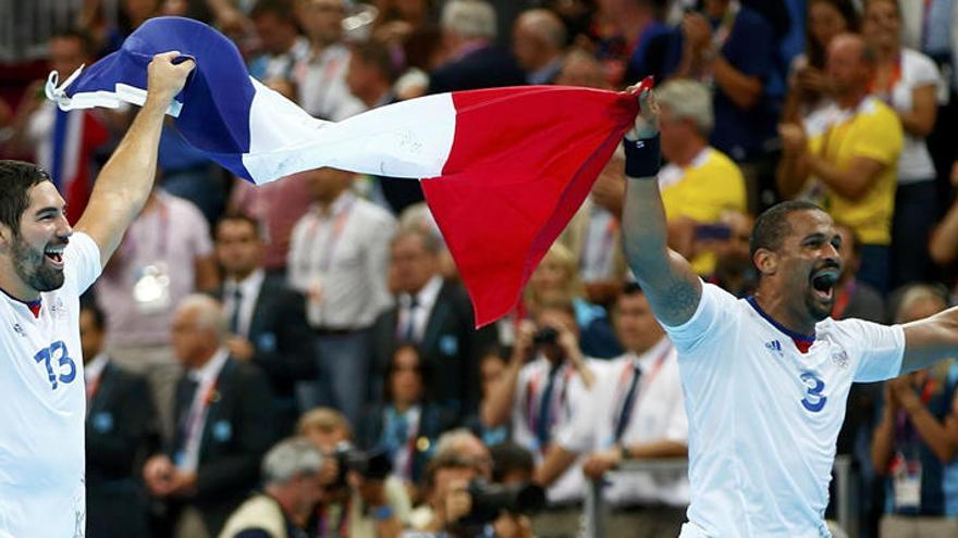 Los jugadores portan la bandera francesa