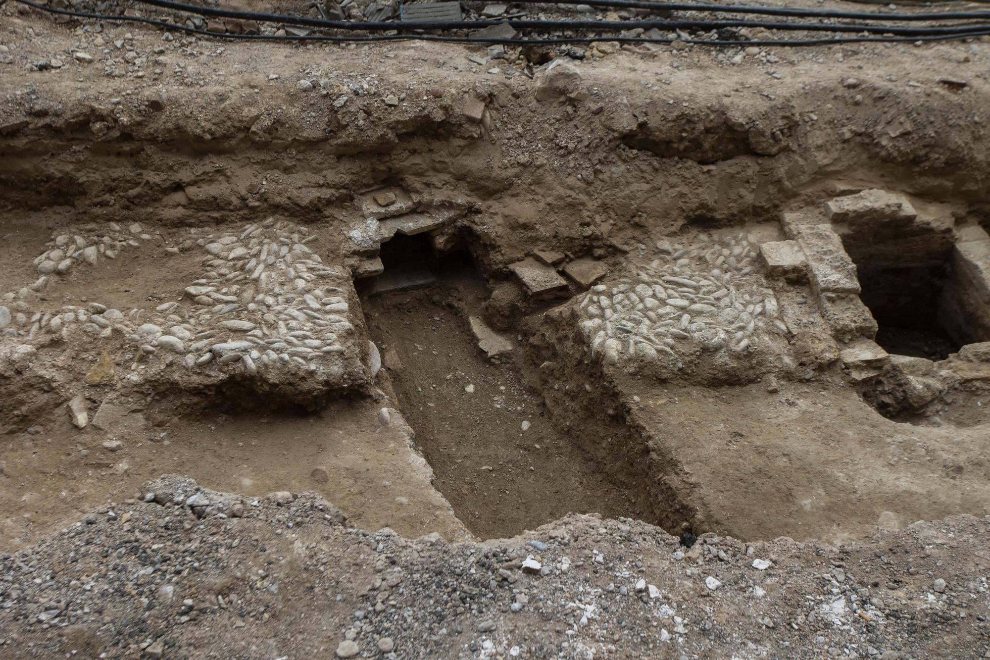 Las obras de la Reina sacan a la luz una posible cuarta muralla de València