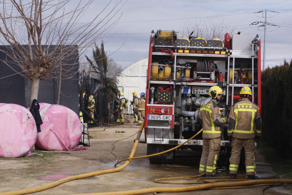 Incendi en una hípica de Salt