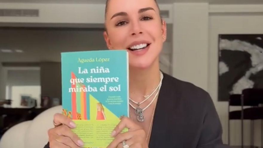 La cordobesa Águeda López, mujer de Luis Fonsi, publica su primera novela en la que revela que fue víctima de bullying