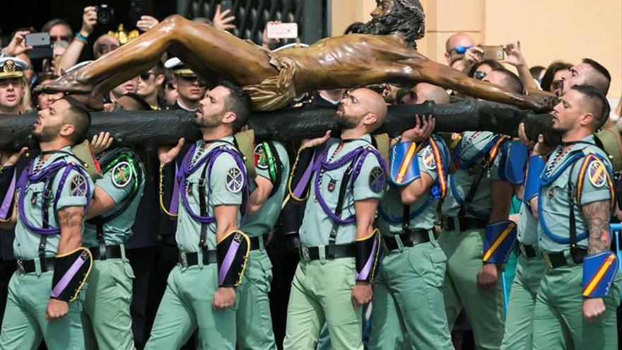 La Legión y su Cristo vuelven a emocionar a los malagueños