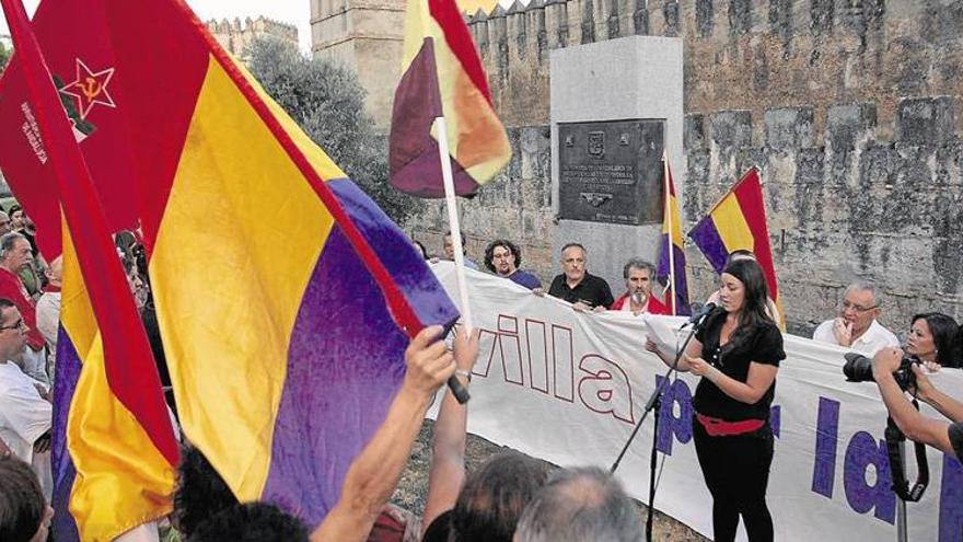 La negativa de alcaldes frena el plan andaluz de retirar símbolos franquistas