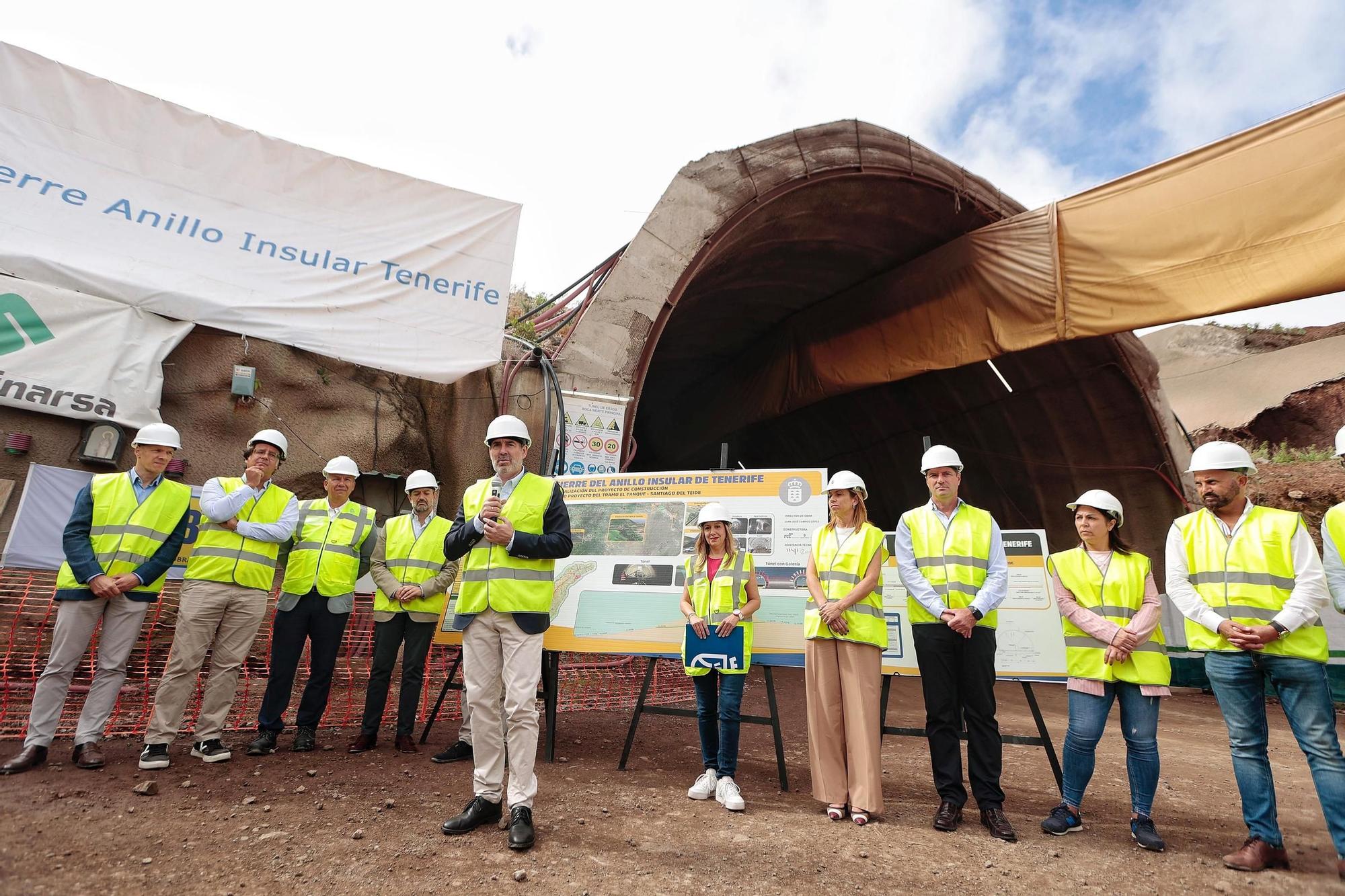 Visita al túnel de Erjos