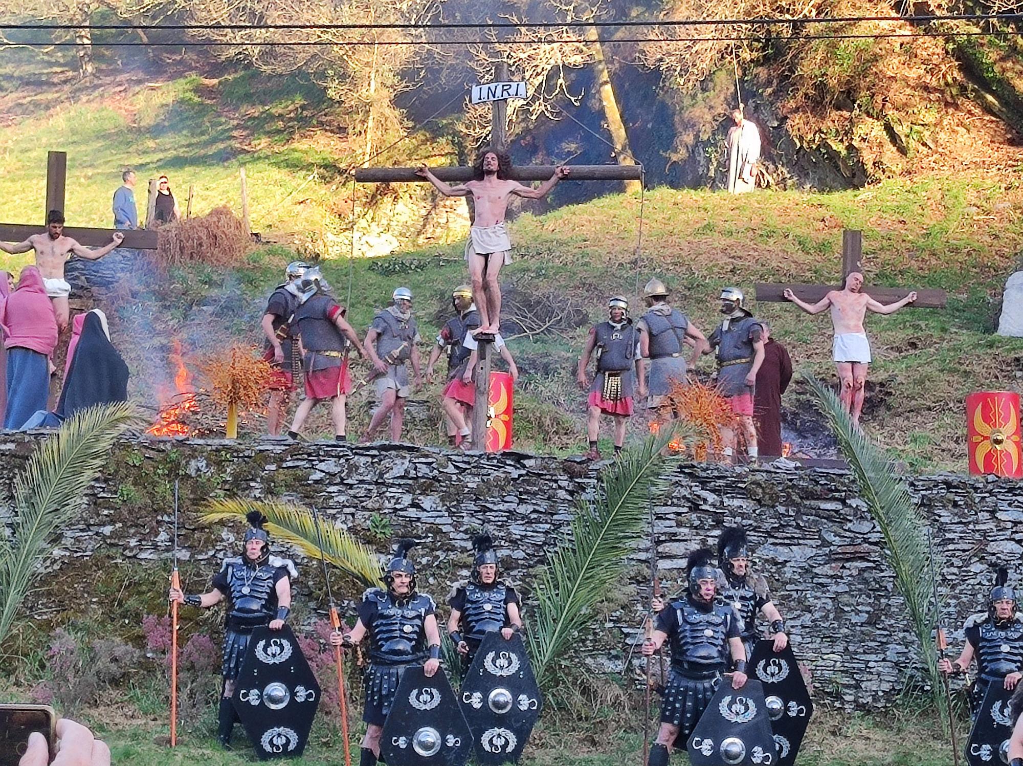 Así es el espectacular vía crucis viviente de Villanueva de Oscos