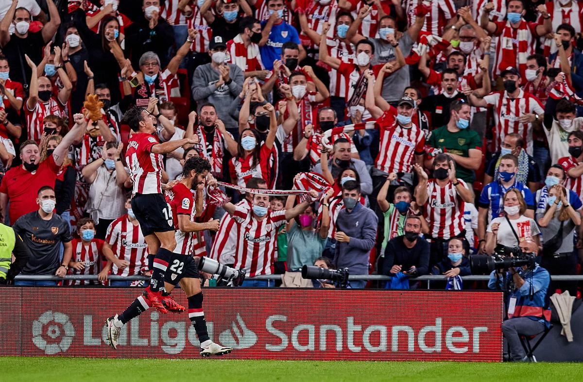 Raul Garcia y Dani García celebran el gol del Athletic.