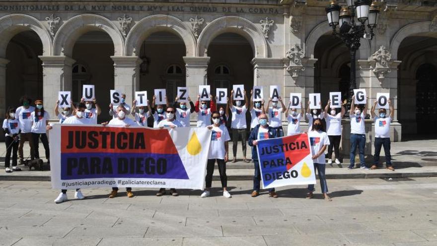 Una de las concentraciones reclamando justicia para Diego Bello en María Pita.   | // CARLOS PARDELLAS