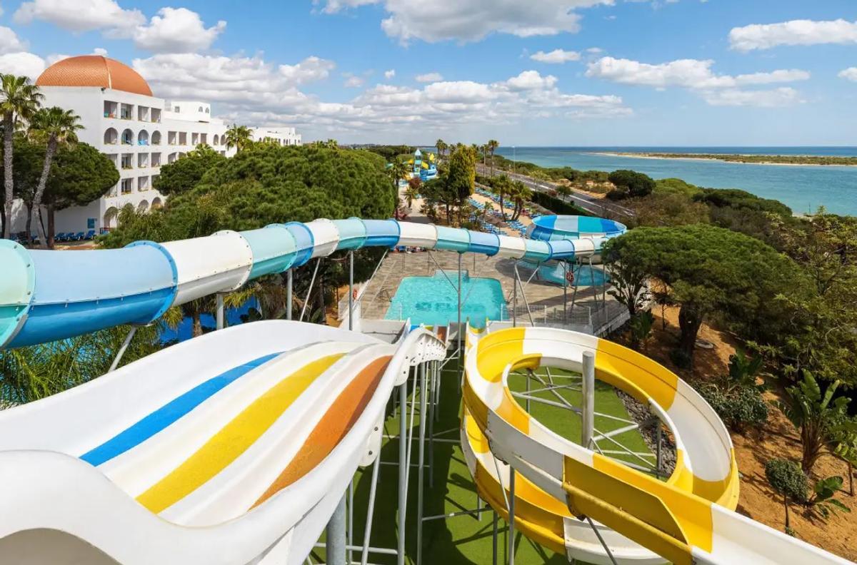 Playacartaya, el hotel cuatro estrellas de Huelva con parque acuático y spa