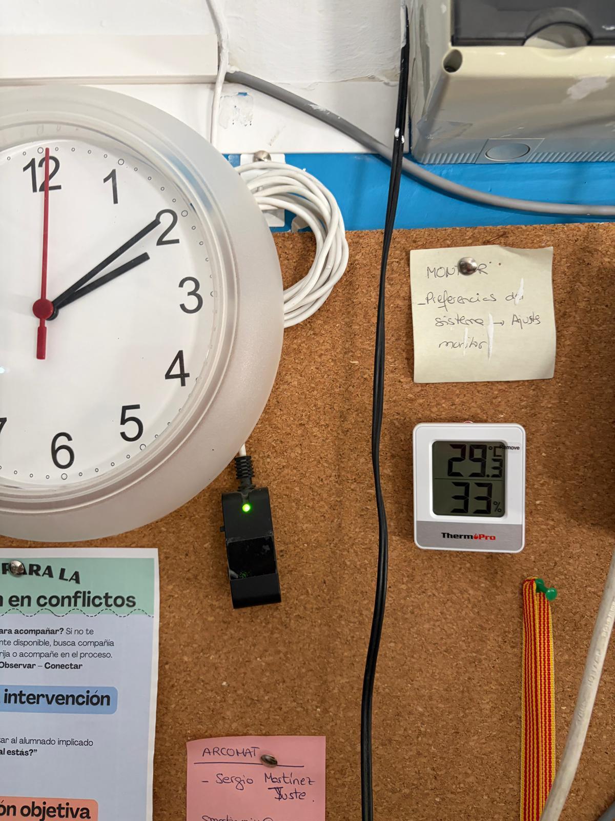 Termómetros miden las temperaturas en los colegios de Aragón.