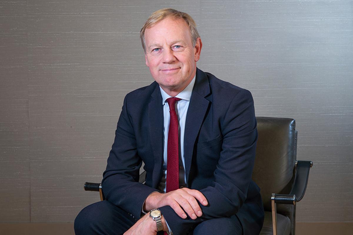 George Hartley, el nuevo director.