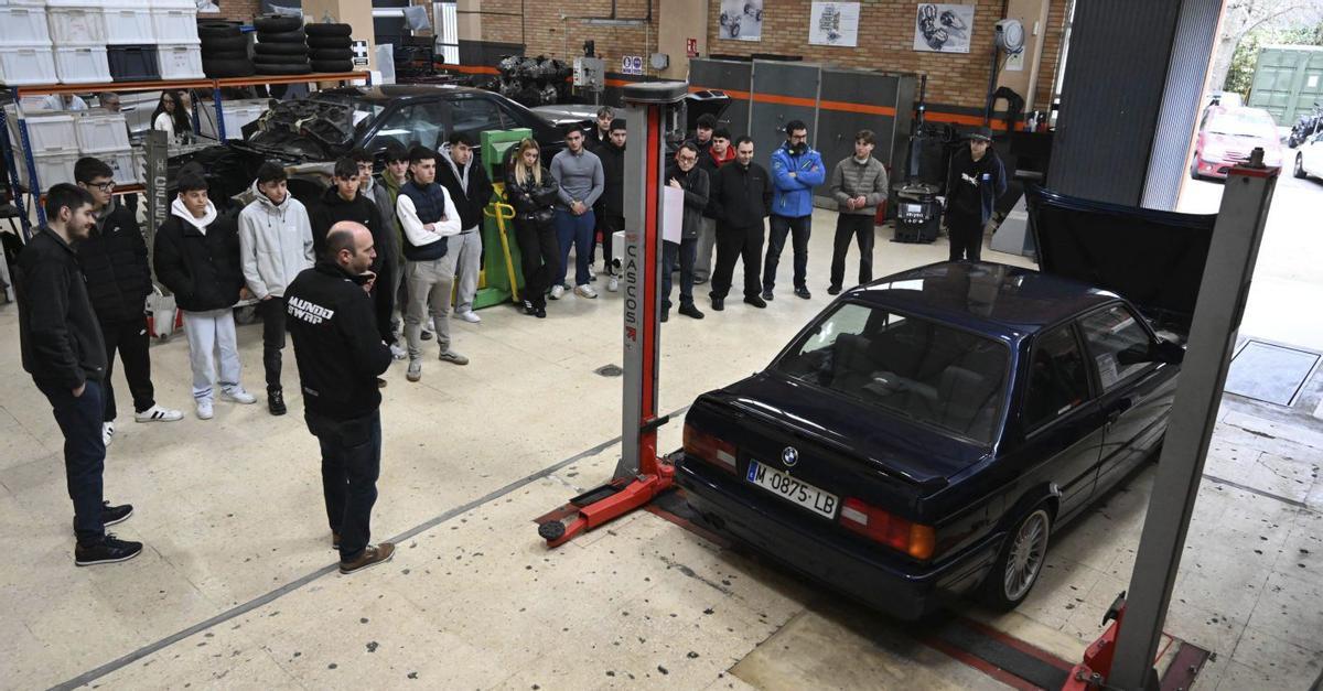 Los talleres son simultáneos y los interesados van rotando de uno a otro para no perderse nada. | RAFA VÁZQUEZ