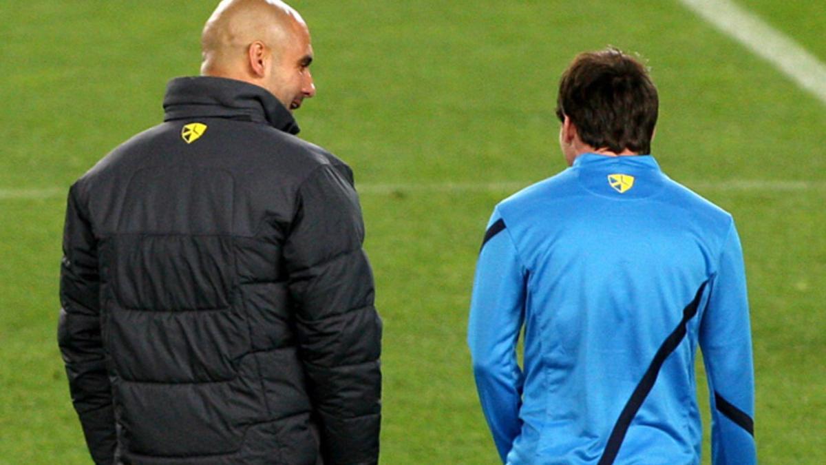 Josep Guardiola y Leo Messi durante un entrenamiento del Barça en marzo de 2012