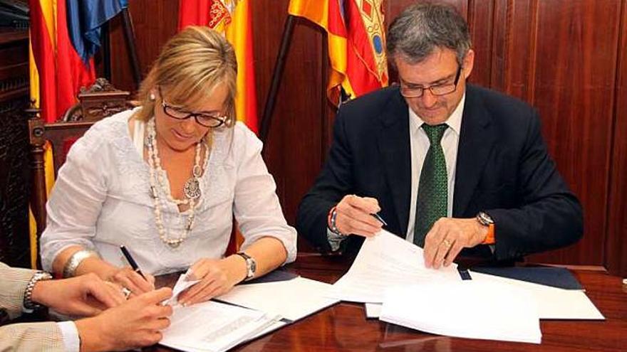 Juste y Sedano firmaron ayer un convenio en Alcoy.