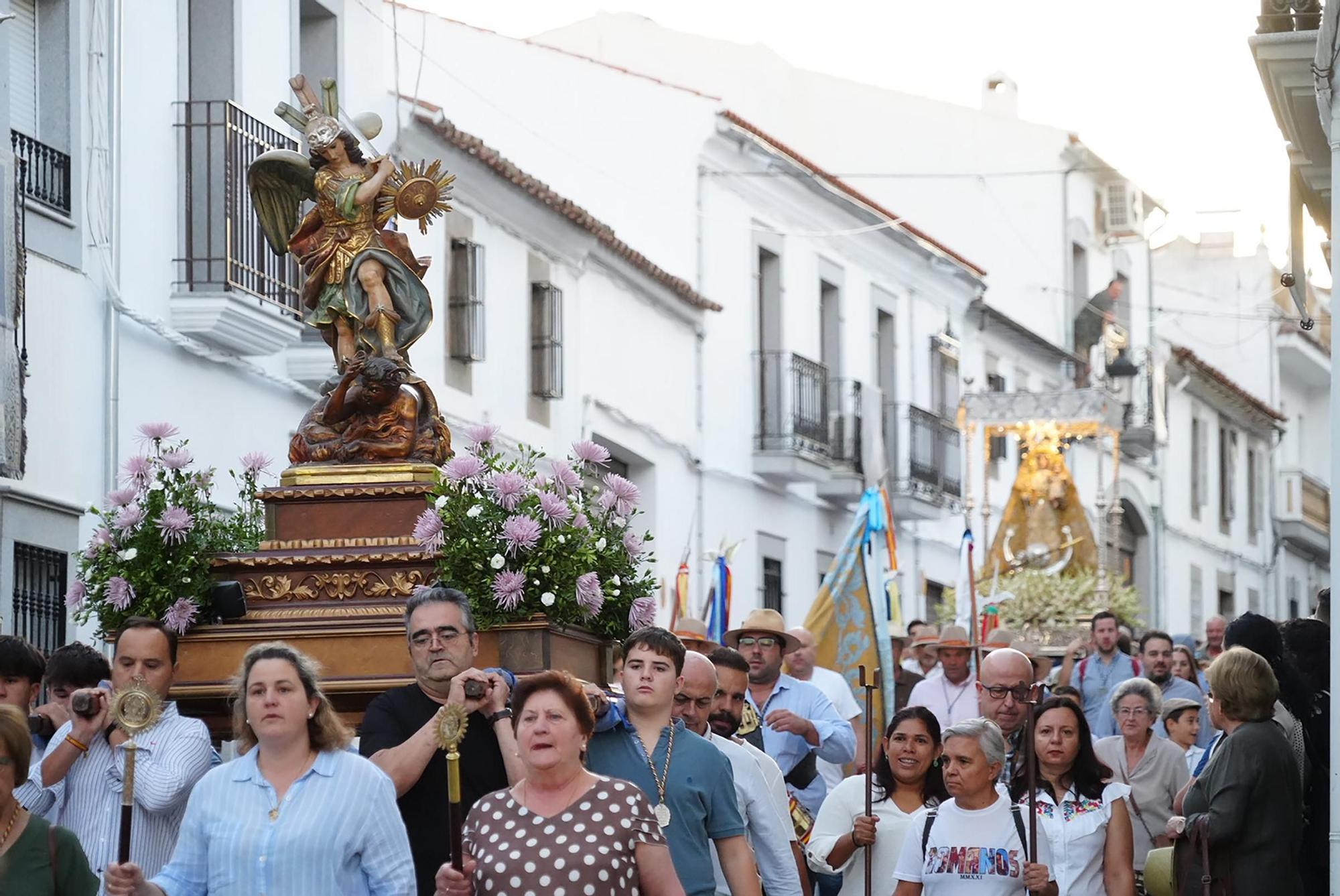 La Virgen de Luna abandona Villanueva de Córdoba para regresar a su santuario