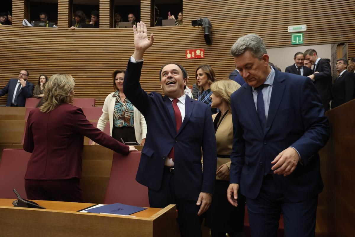 La investidura de Pérez Llorca, en imágenes