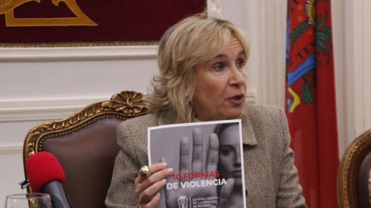 La vicedecana del ICAM Isabel Winkels presenta un decálogo de violencias que afectan al ejercicio profesional de la mujer.