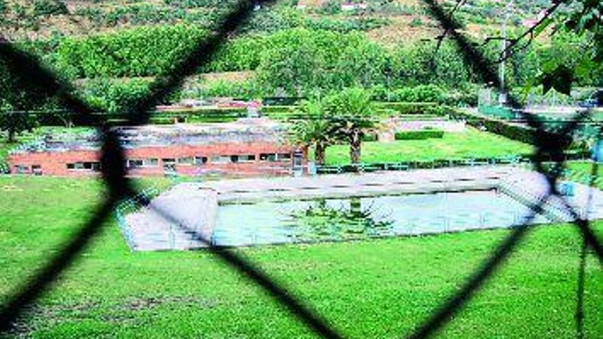 Entorno de las piscinas superiores Oira donde se desarrollará parte del proyecto deportivo Oira-As Eiroás . / I. osorio