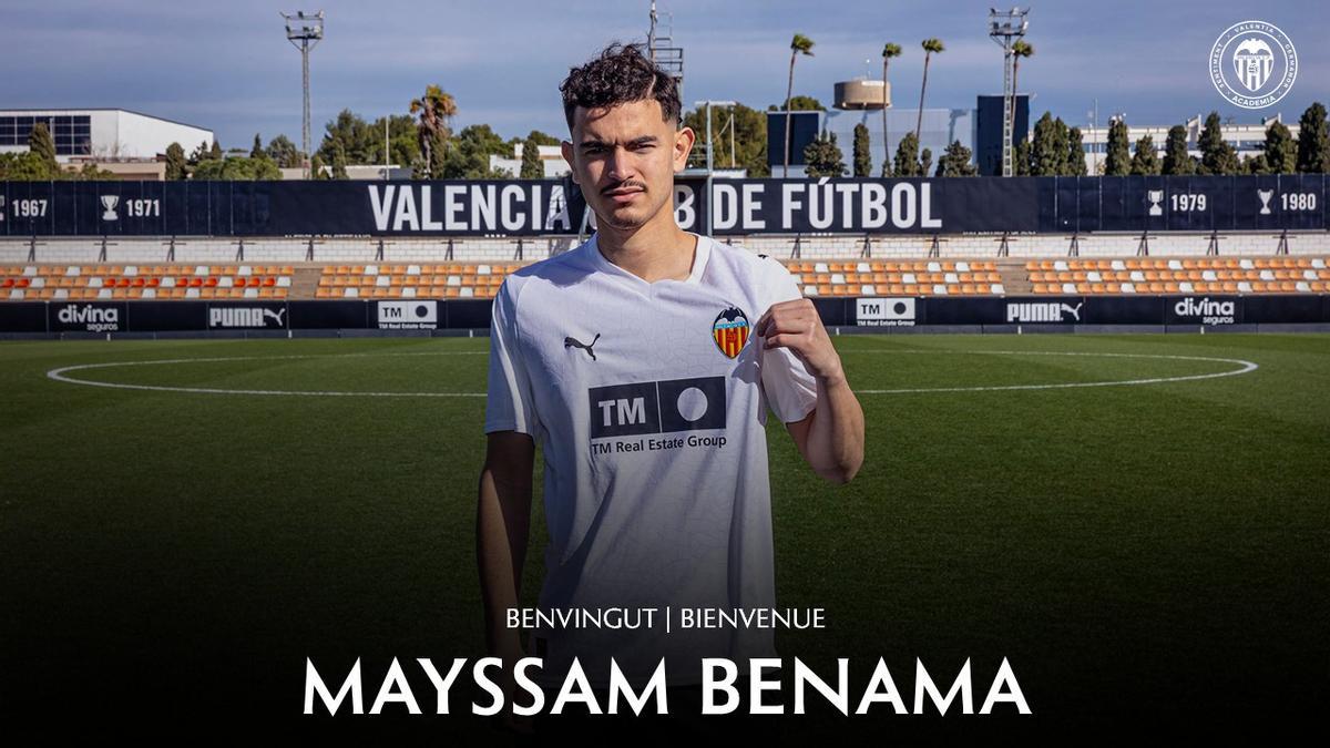 Benama posa con la camiseta del Valencia CF