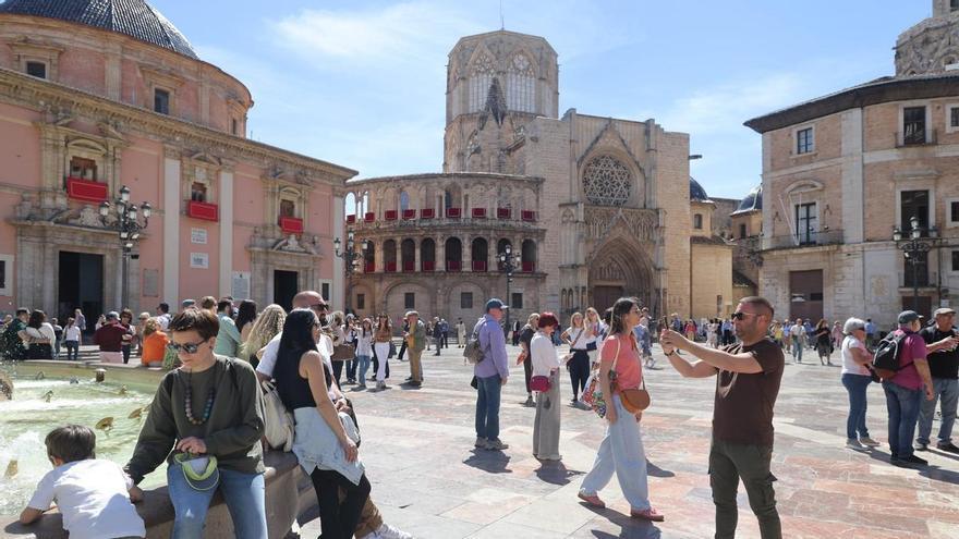 València disfruta al sol del último día de vacaciones de Semana Santa