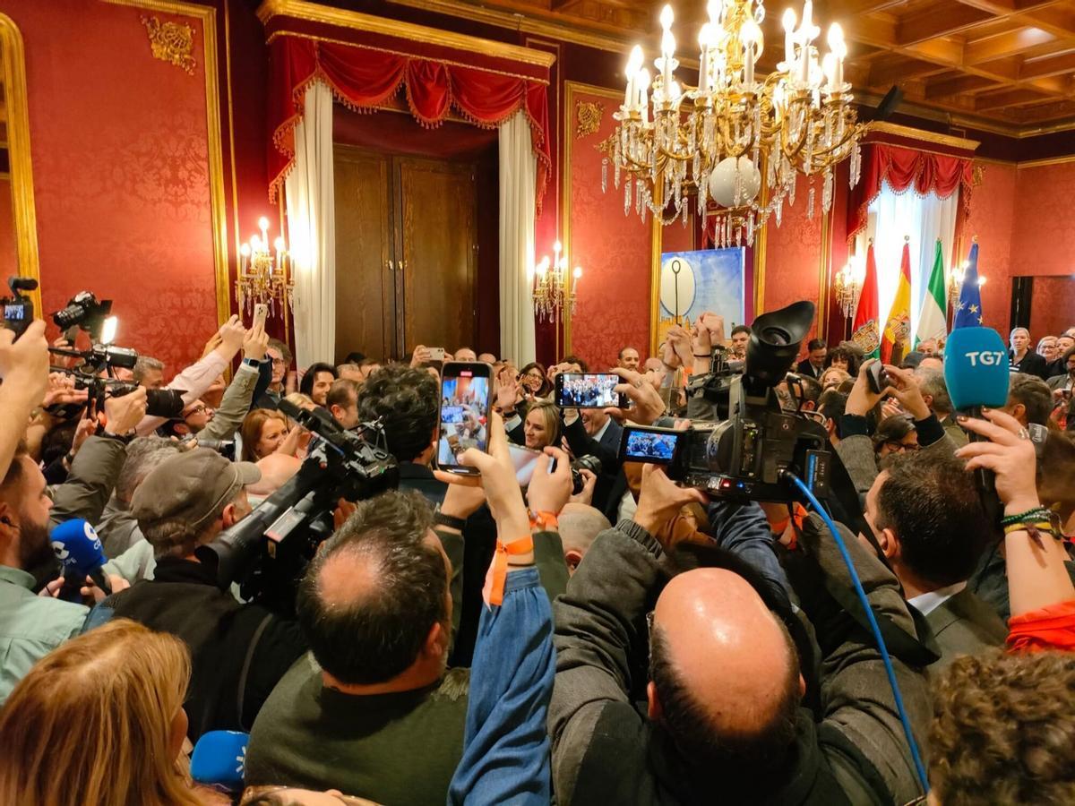 13/03/2026 Expectación en el Salón de Plenos del Ayuntamiento de Granada tras la elección como finalista de la ciudad para la Capitalidad 2031. Granada ha pasado el primer corte en su carrera hacia la Capitalidad Cultural Europea 2031, según se ha dado a conocer en una rueda de prensa en el Ministerio de Cultura para el anuncio de las ciudades españolas finalistas para este reconocimiento. En la nómina de la denominada lista corta están también Cáceres, Las Palmas de Gran Canaria y Oviedo. CULTURA ANDALUCÍA ESPAÑA EUROPA GRANADA AUTONOMÍAS