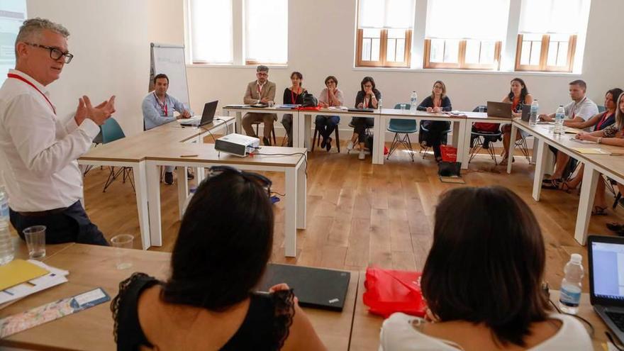 Participantes en el encuentro europeo, en la antigua Escuela de Comercio.