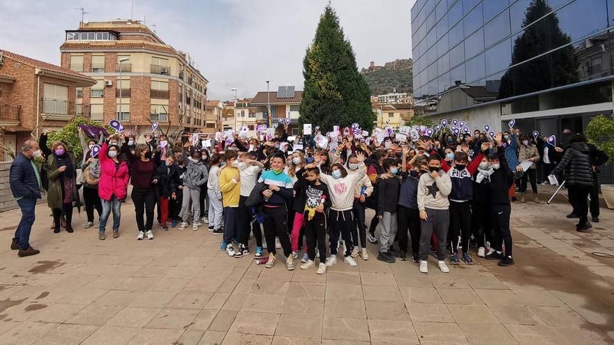 Los jóvenes de Almenara se han volcado en el acto institucional por el 8-M.