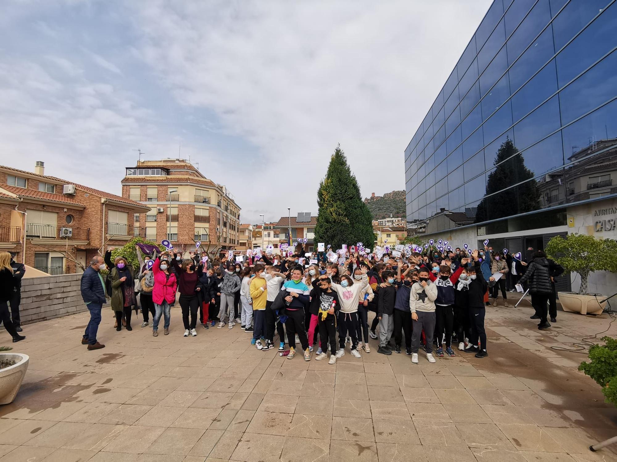 Los jóvenes de Almenara se han volcado en el acto institucional por el 8-M.