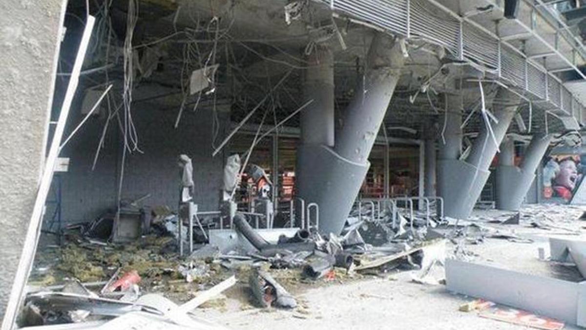 Uno de los explosivos provocó el derrumbe parcial de la fachada noroeste del estadio